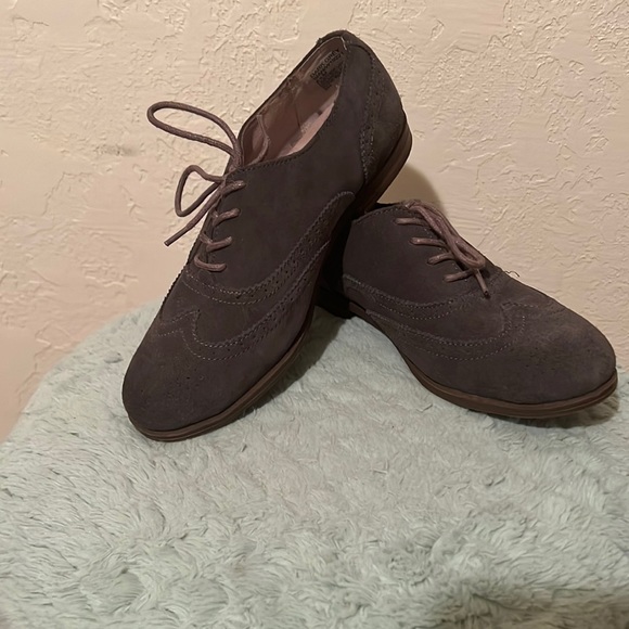 Cute Gray Oxfords - Picture 2 of 3
